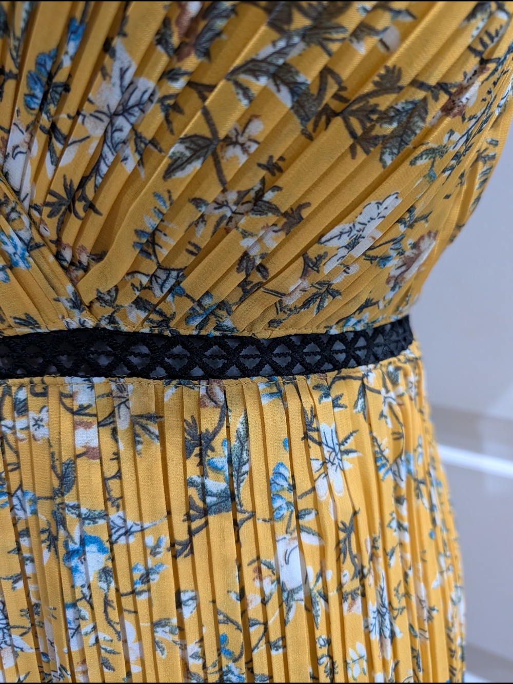 Lulu's‎ Yellow Floral Pleated Tiered Maxi Dress with Black Tie Straps Romantic - Picture 3 of 6